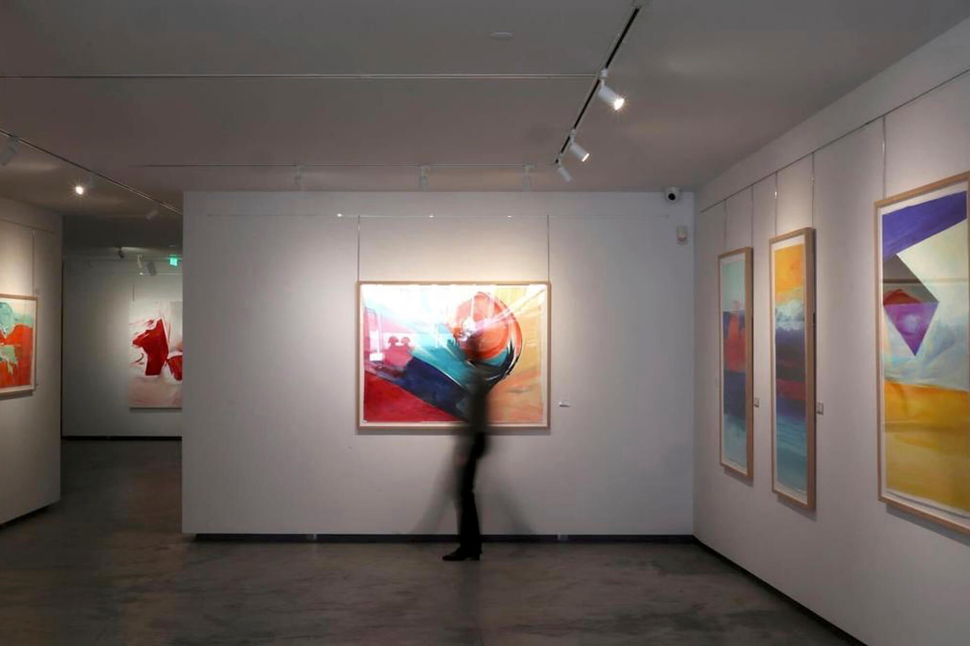 01 EXTRAS EXHIBITION SLIDESHOW